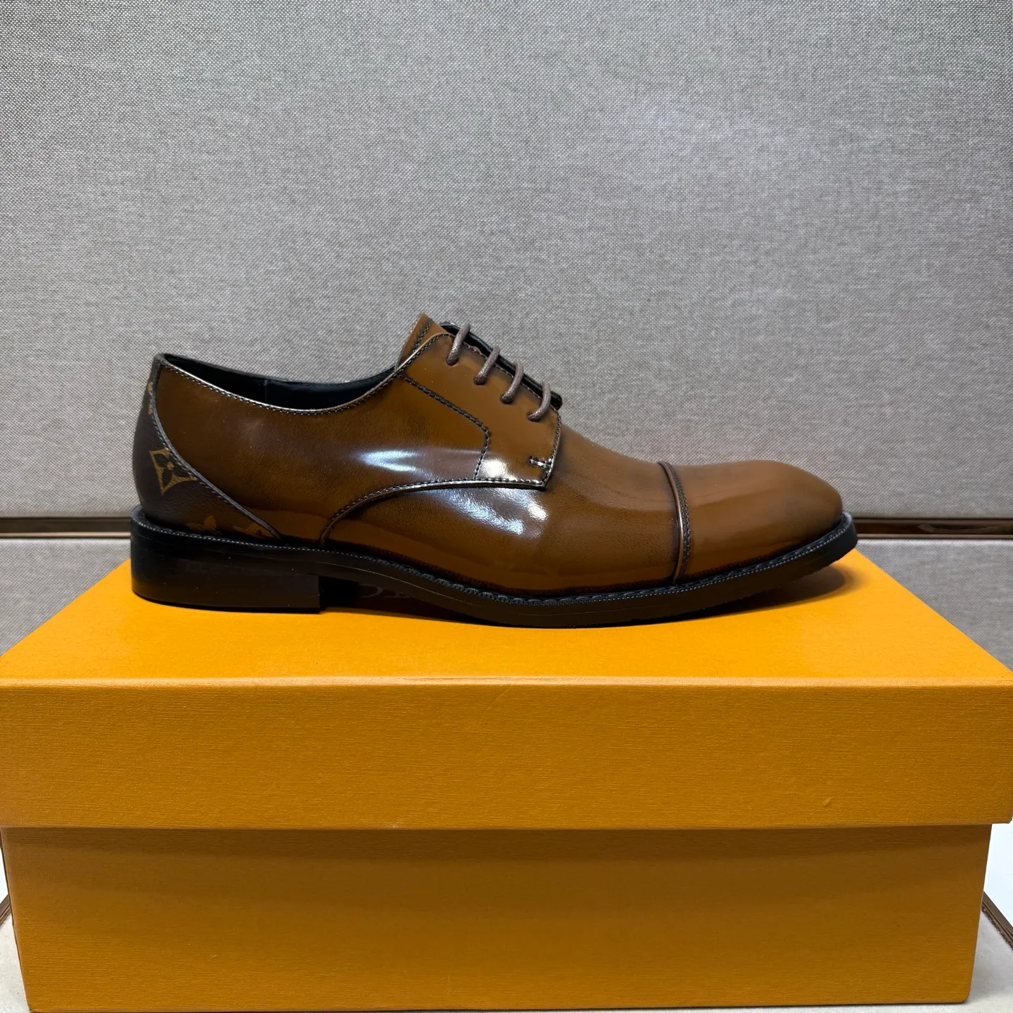 Men's men's shoes 💰pp500 [LV～] Men's casual formal leather shoes 2025z cabinet sales simultaneously 🔶Size: 38-44 #️⃣ 🔷2 colors🔜The upper is made of cowhide stitching ➕Cowhide lining, comfortable and breathable, sole: original comfortable and wear-resistant outsole, ⚠️real thing📱photographed🎬real thing is better📢📢📢